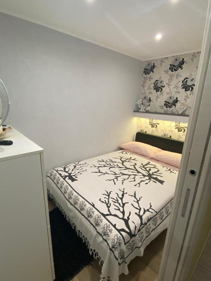 Naxos Beach Apartment จีอาร์ดีนี นักซอส ภายนอก รูปภาพ
