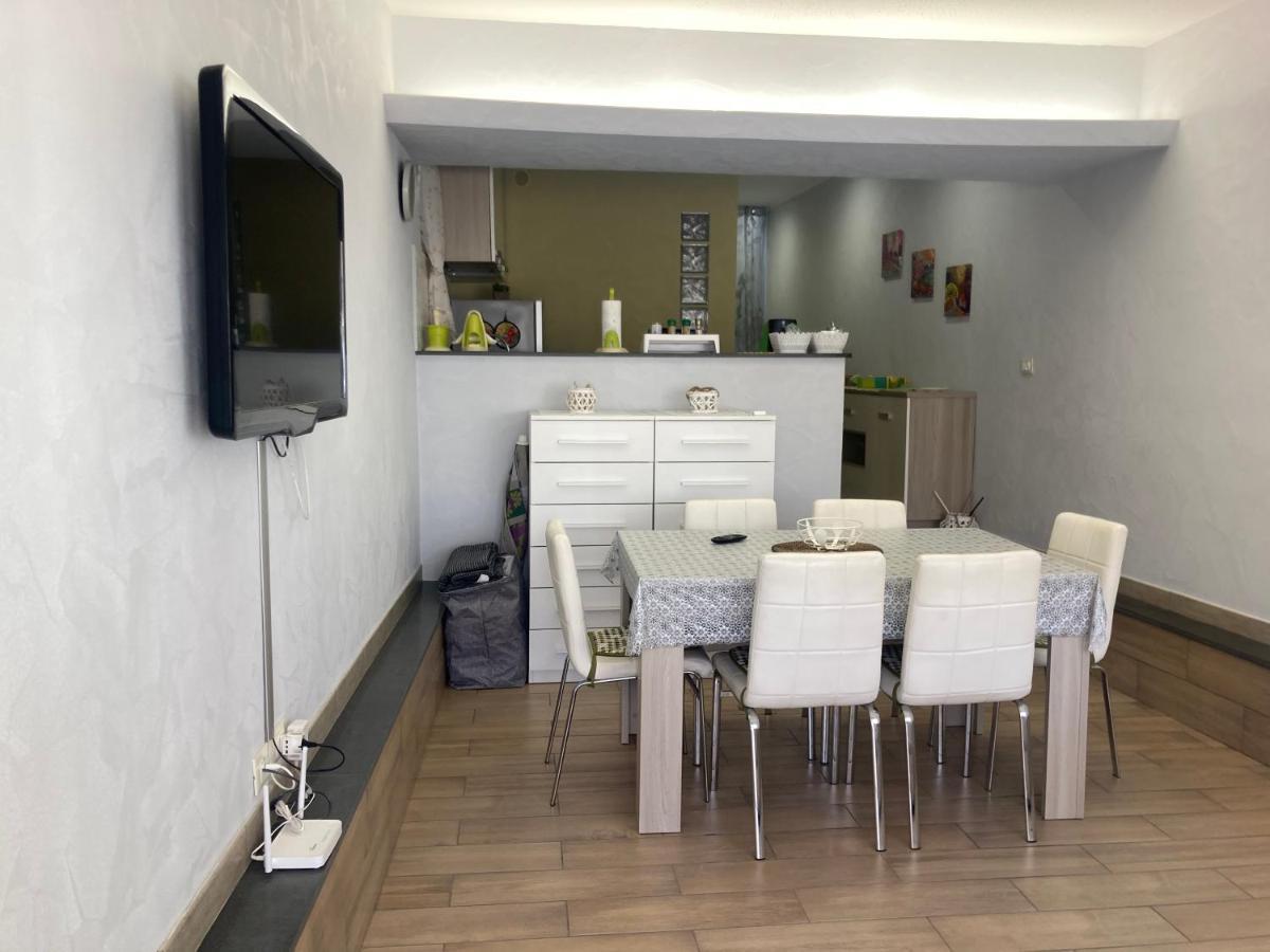 Naxos Beach Apartment จีอาร์ดีนี นักซอส ภายนอก รูปภาพ