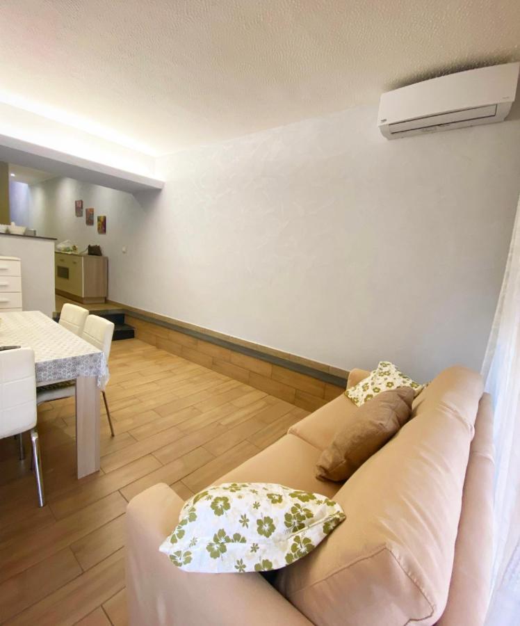 Naxos Beach Apartment จีอาร์ดีนี นักซอส ภายนอก รูปภาพ